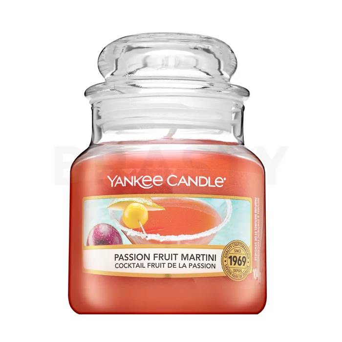 Yankee Candle Passion Fruit Martini vonná sviečka 104 g